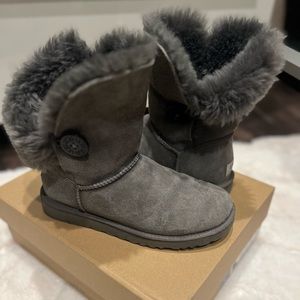 Bailey button grey suede Uggs in a size 7